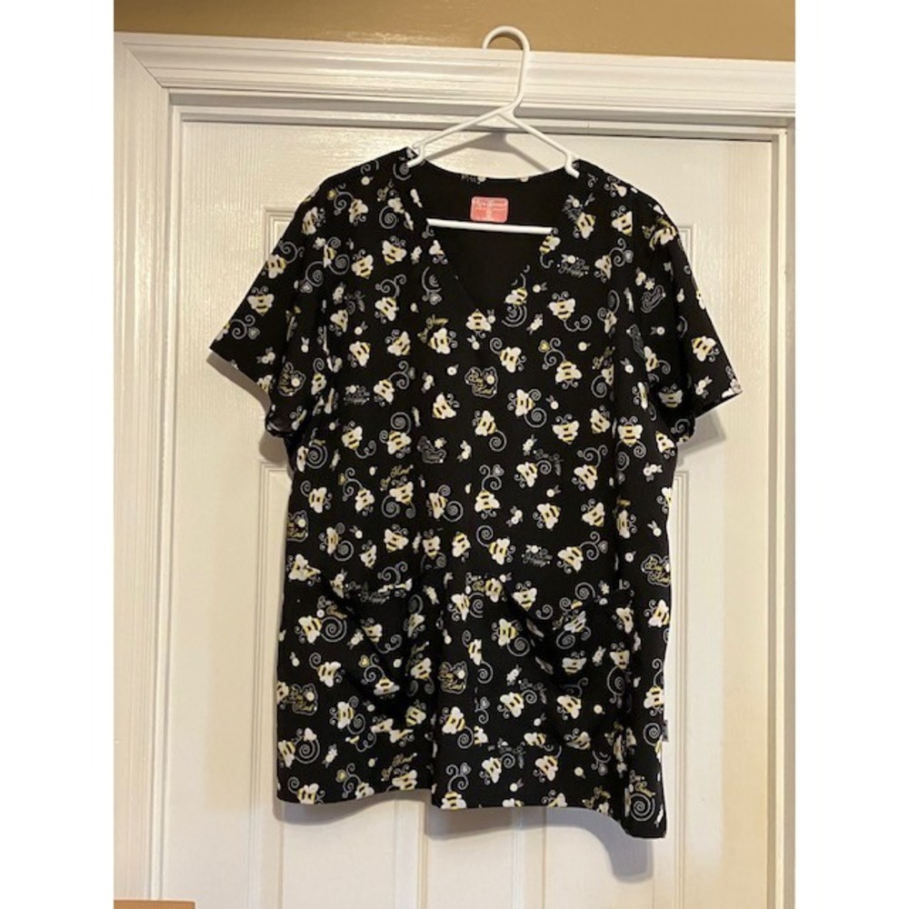 Women's Scrub top size 2XL, Black Scrub Top, Bee Design, Bee Happy Shirt